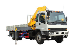 Châu Phi Ghana đặt hàng xe tải hạng nặng Isuzu có cần cẩu