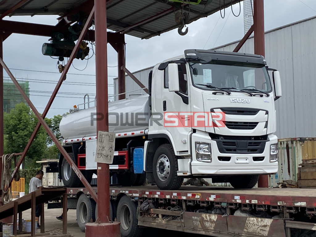 Xe tải chở nước uống bằng thép không gỉ ISUZU GIGA VC61 6UZ1-TCG50 380HP