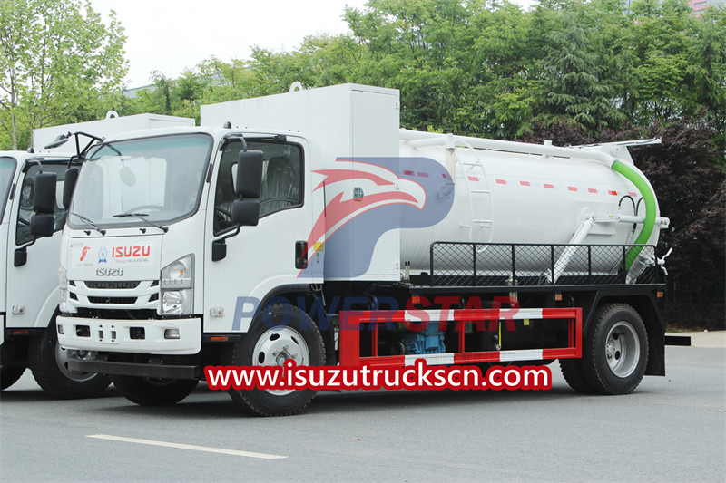 ISUZU NPR 6000 liters vacuum septic truck