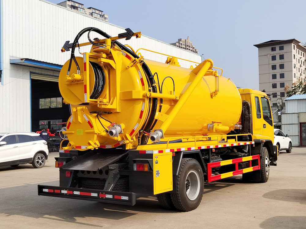 Isuzu truck mounted Combined sewer jetting and vacuum tanker