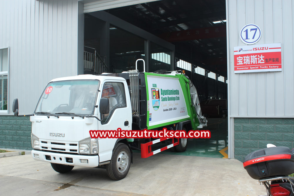 Compression Garbage Truck Isuzu 4 CBM