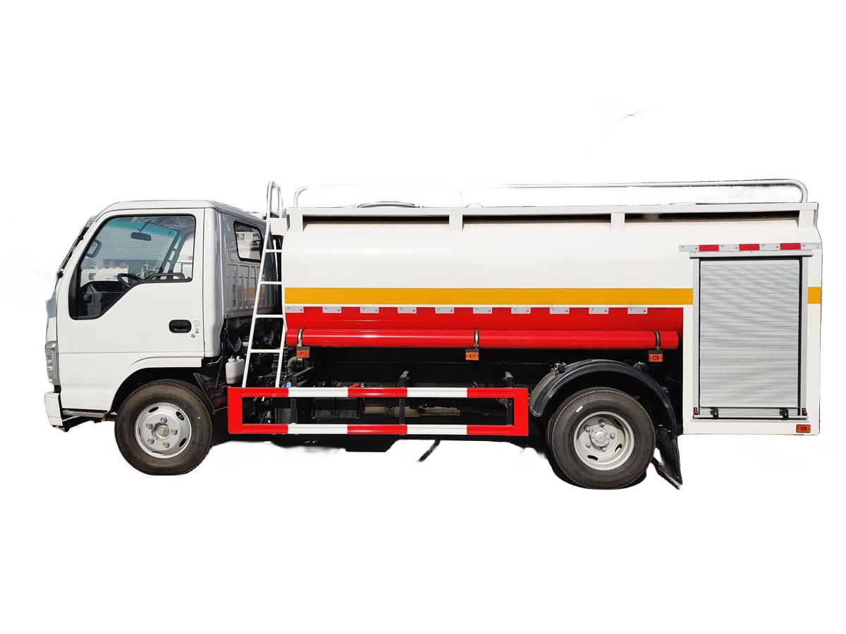 Isuzu water truck for firefighting