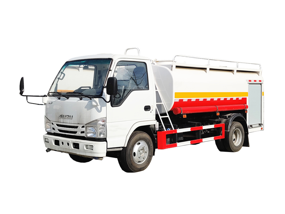 Isuzu water truck for firefighting