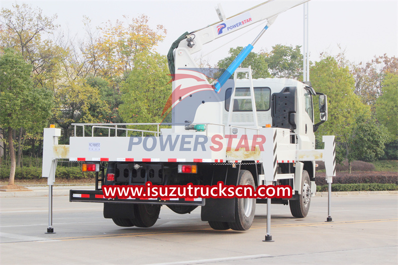 Isuzu GIGA articulating bucket truck