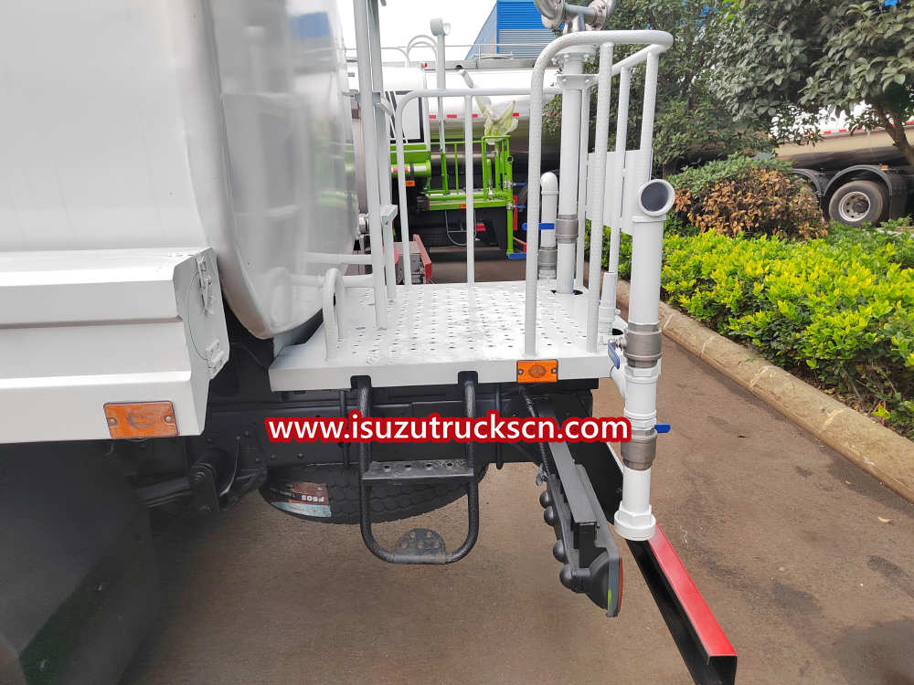 Isuzu Chassis Truck Mounted Water Sprinkler 