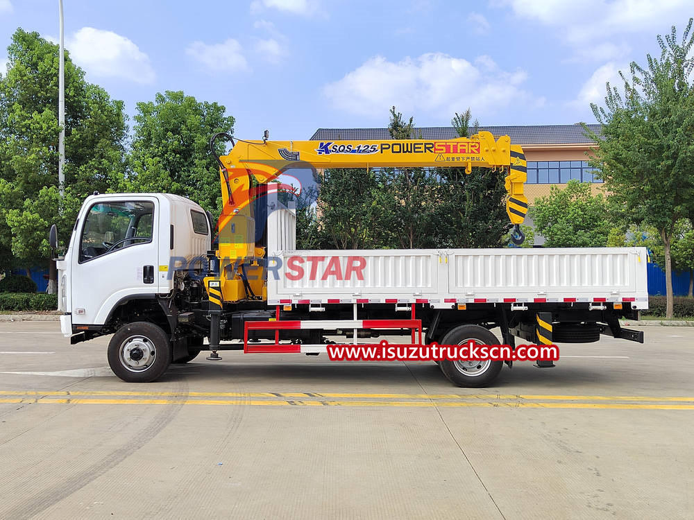 Cần cẩu gắn trên xe tải Isuzu