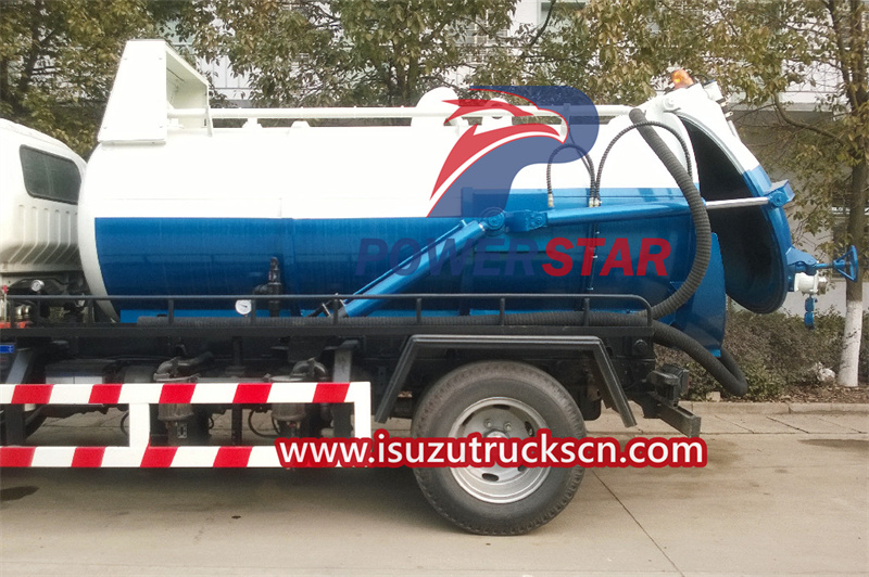 Isuzu NPR vacuum suction truck 