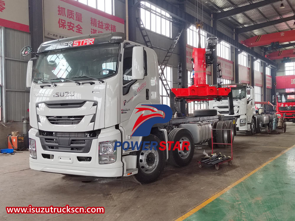 Xe cẩu ống lồng Isuzu