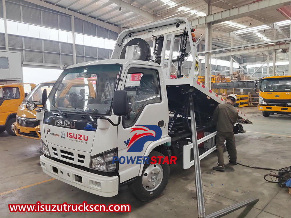 Xe chở người phá hủy phẳng Isuzu