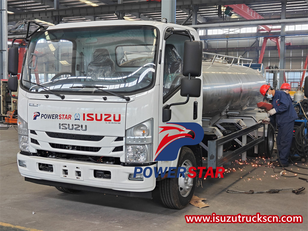 Xe phun nước Isuzu 6000L