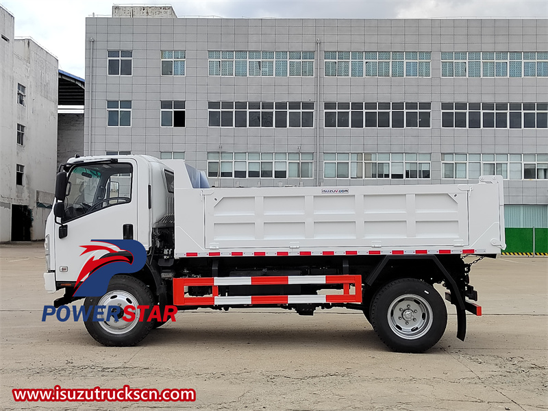 Isuzu 700P 4x4 off-road dump truck