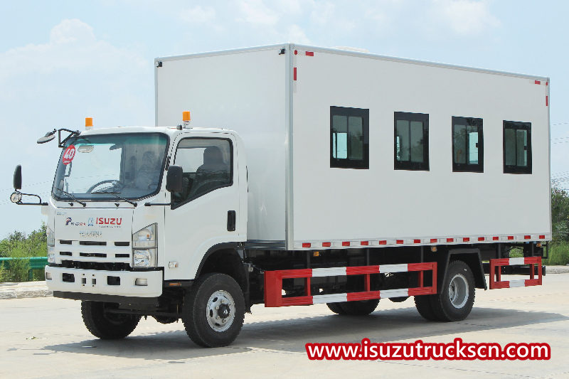 ISUZU 4 bánh địa hình Xe tải chở quân quân sự Offroad
    