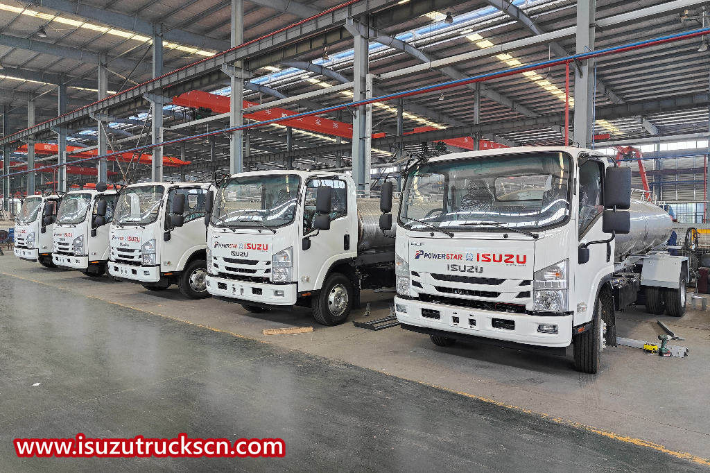 Xe bồn chở nước uống Isuzu NPR 6000L xuất khẩu Philippines
    