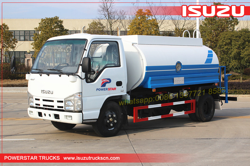 Khách hàng đóng xe chở nước ISUZU cung cấp nước
    