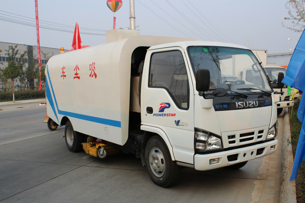 Xe quét đường chân không ISUZU do Powerstar Trucks sản xuất
    