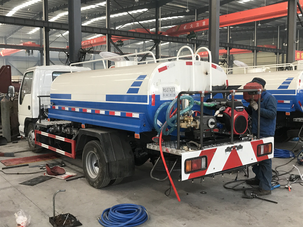 Cần bán xe bồn Isuzu Water Bowser 5cbm mới tinh
    