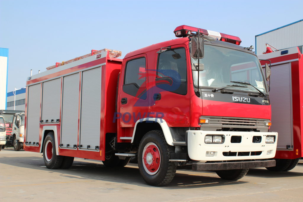 Xe chữa cháy bọt Powerstar Truck 5000L với khung gầm Isuzu FTR
    